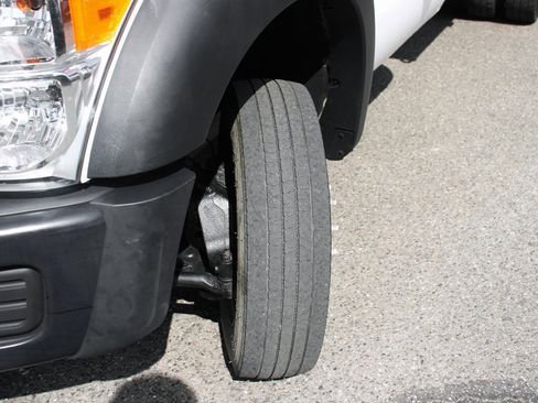 Used 2016 Ford F550 2WD Regular Cab Super Duty image 36