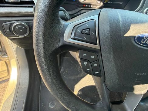 Used 2019 Ford Fusion SE FWD image 16