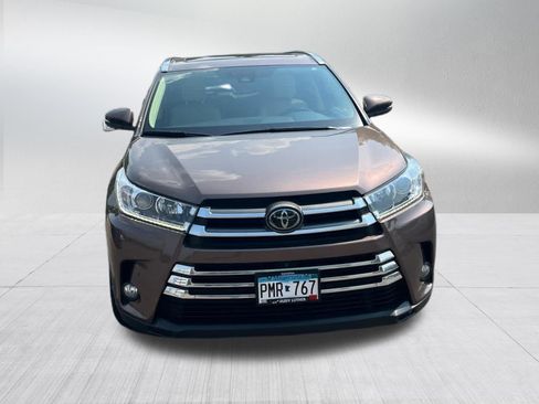 Used 2017 Toyota Highlander Limited Platinum AWD/4WD image 2