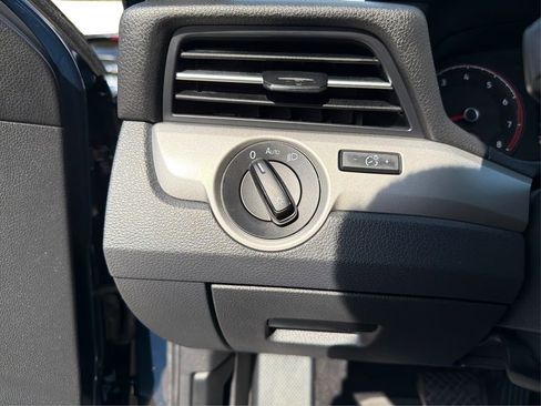 Used 2021 Volkswagen Passat 2.0T SE image 19