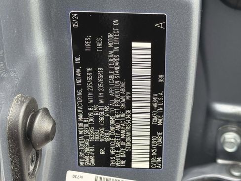 Used 2024 Toyota Highlander XLE FWD image 29