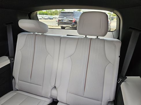 New 2026 Cadillac Vistiq Luxury w/ LPO, Floor Liner Package image 19