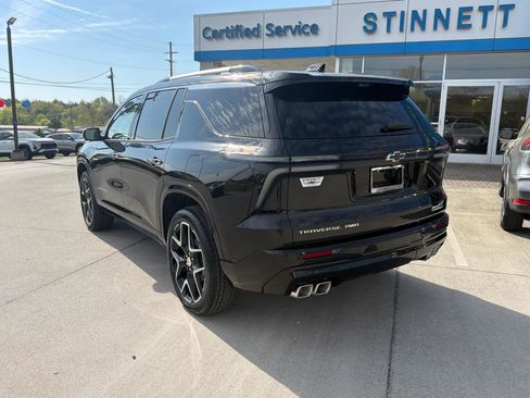 New 2026 Chevrolet Traverse High Country w/ LPO, Floor Liner Package AWD/4WD image 8