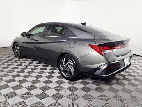 Certified 2024 Hyundai Elantra Limited FWD image 6