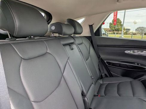 Used 2025 Genesis GV70 2.5T image 31