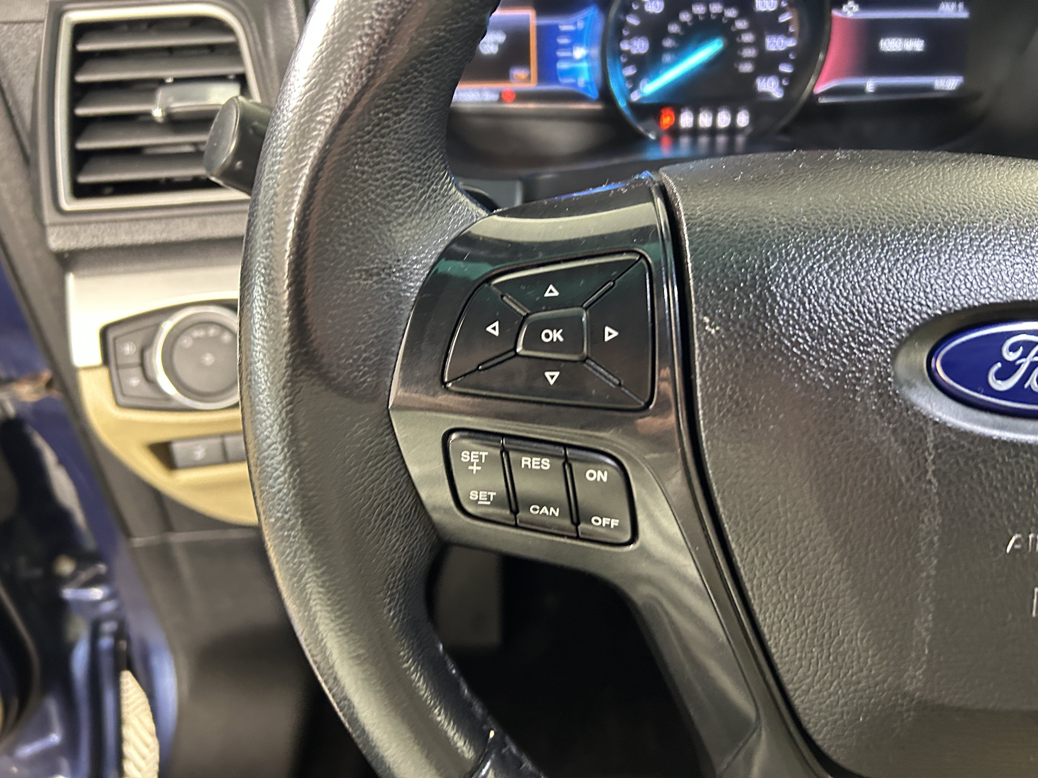 Used 2017 Ford Explorer XLT w/ Equipment Group 201A AWD/4WD image 15