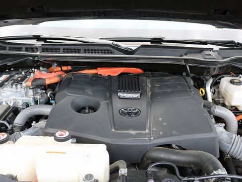 Used 2024 Toyota Tundra Platinum image 11