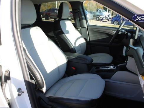 New 2025 Ford Escape SE image 7