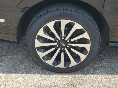 Used 2023 Lincoln Navigator L Reserve AWD/4WD image 7