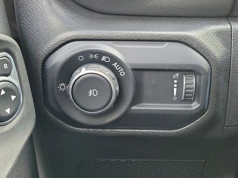 Used 2023 Jeep Wrangler Unlimited Sahara image 20