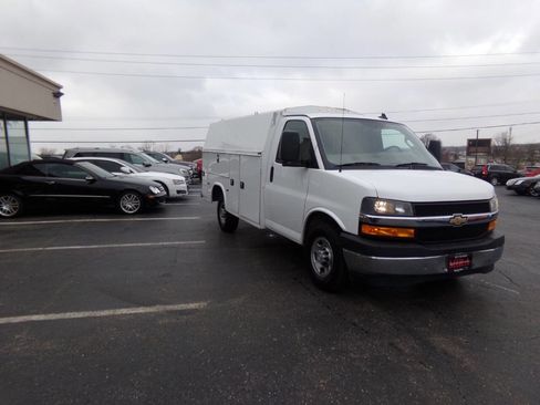 Used 2019 Chevrolet Express 3500 w/ Power Convenience Package image 4