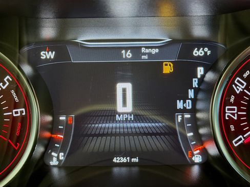 Used 2021 Dodge Challenger SXT image 8