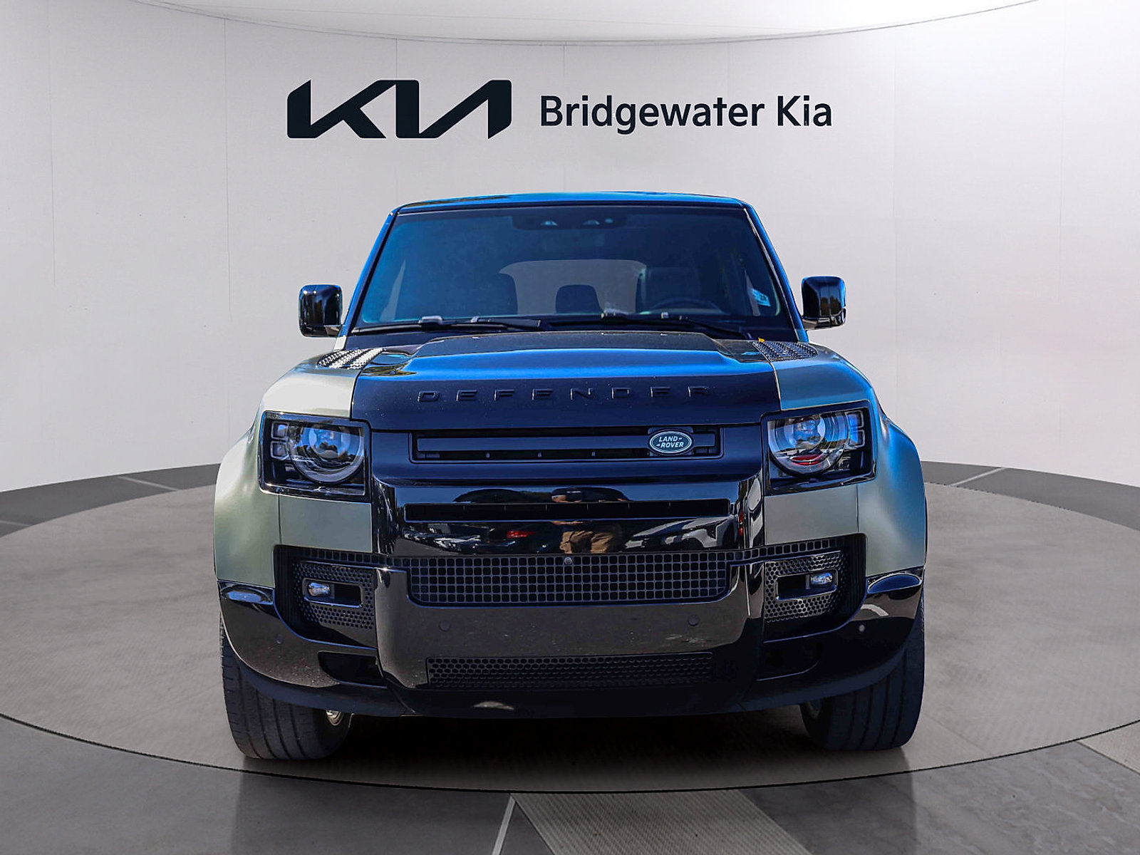 Used 2023 Land Rover Defender 110 X AWD/4WD image 2