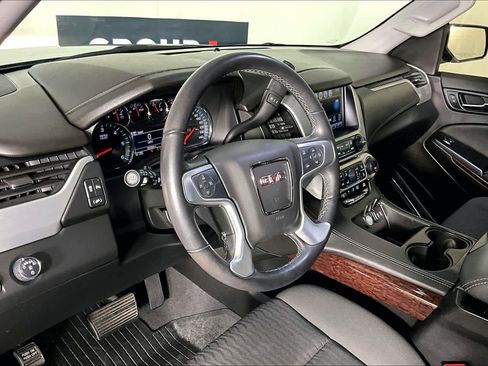 Used 2020 GMC Yukon SLE w/ SLE Value Package image 18