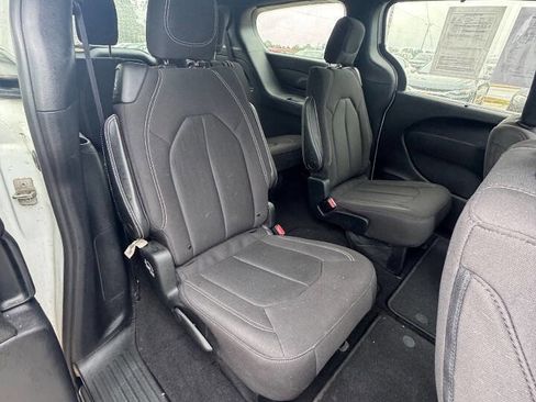 Used 2019 Chrysler Pacifica Touring Plus w/ S Appearance Package image 17