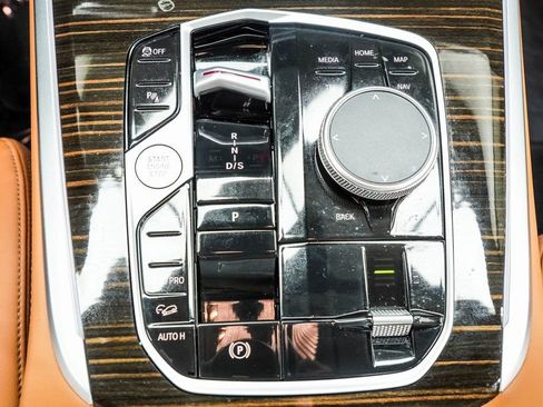 Used 2025 BMW X7 xDrive40i image 21