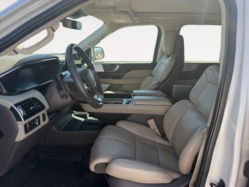 Used 2022 Lincoln Navigator Reserve AWD/4WD image 9