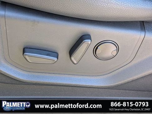 Used 2022 Ford F250 Lariat w/ Black Appearance Pkg AWD/4WD image 19