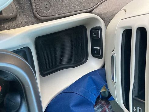 Used 2020 Chrysler Pacifica Touring-L FWD image 16