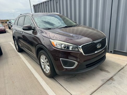 Used 2016 Kia Sorento FWD image 5