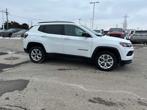 Certified 2025 Jeep Compass Latitude image 11