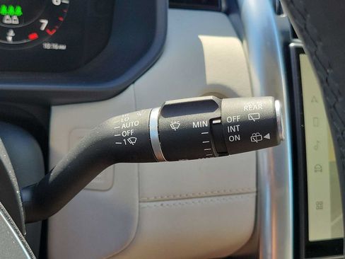 Used 2025 Land Rover Discovery S AWD/4WD image 22