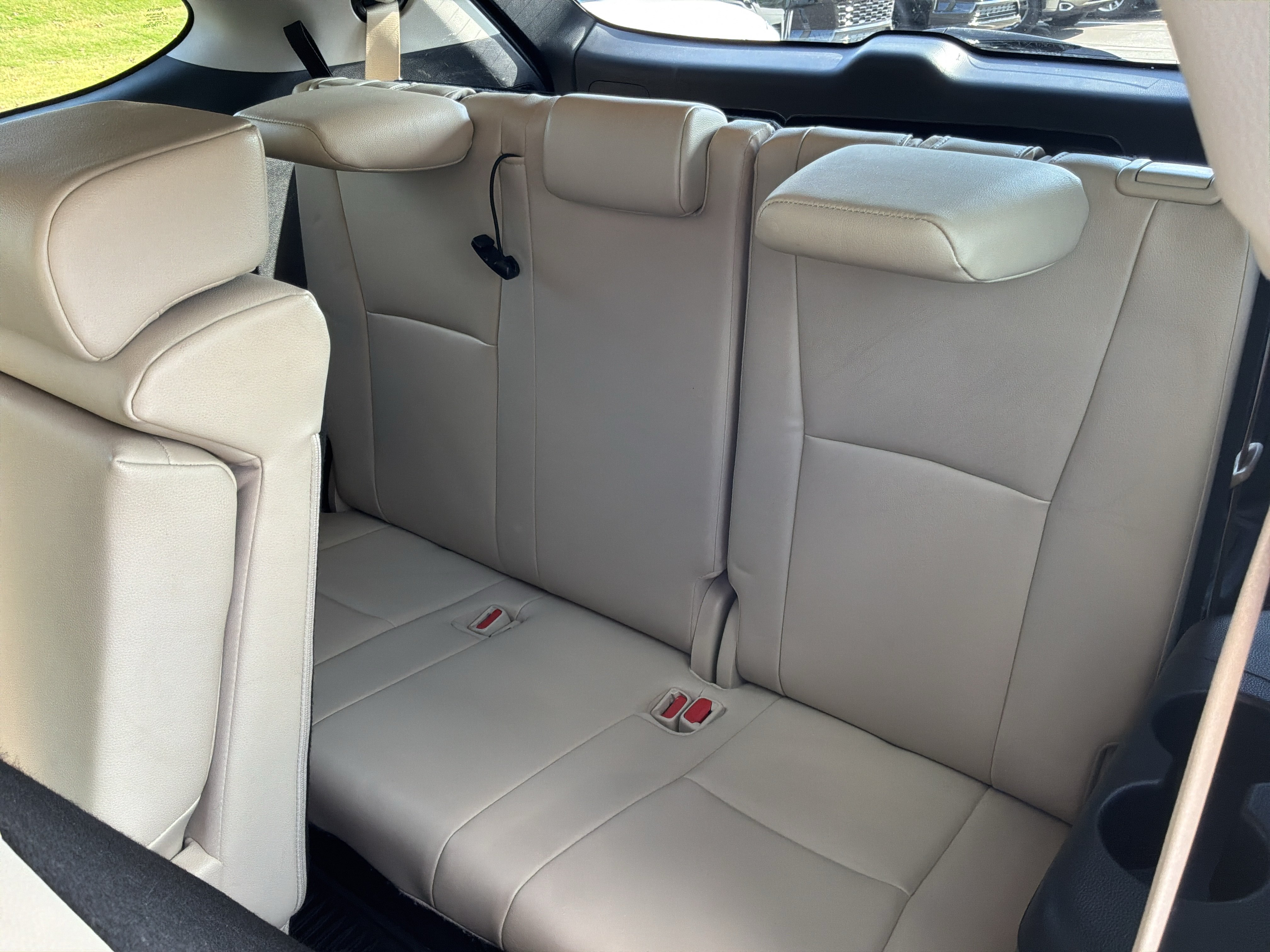 Used 2021 Toyota Highlander XLE FWD image 32