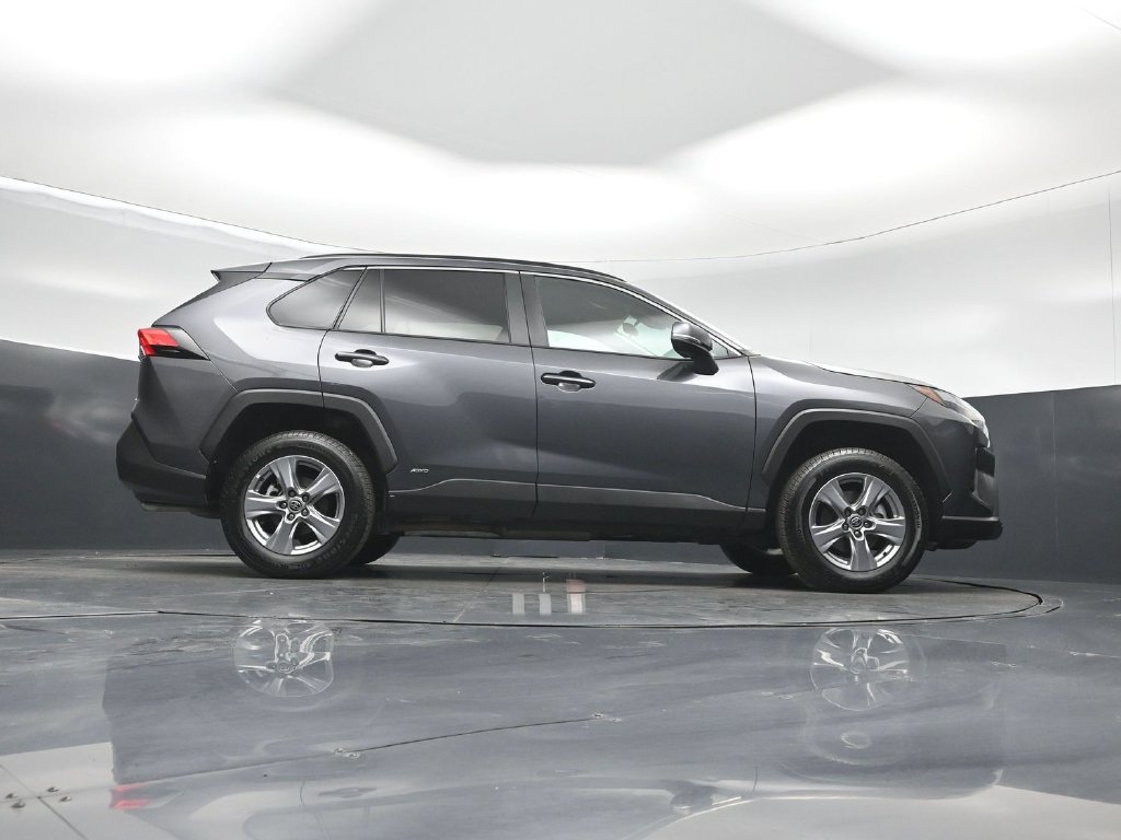 Used 2022 Toyota RAV4 XLE AWD/4WD image 46
