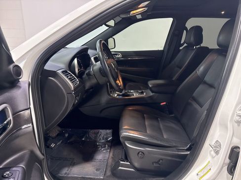 Used 2018 Jeep Grand Cherokee Limited image 21