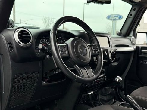 Used 2013 Jeep Wrangler Unlimited Sahara w/ Connectivity Group image 5