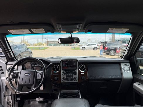 Used 2015 Ford F250 Lariat w/ Lariat Interior Package image 24