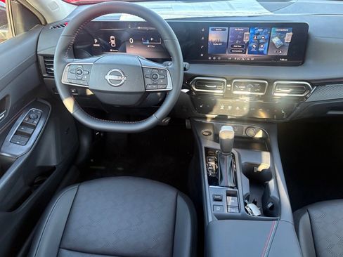 New 2026 Nissan Sentra SR FWD image 9