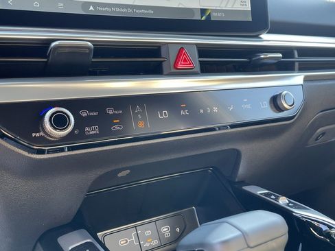 New 2026 Kia Sorento SX Prestige w/ Olive Brown Leather Package image 16