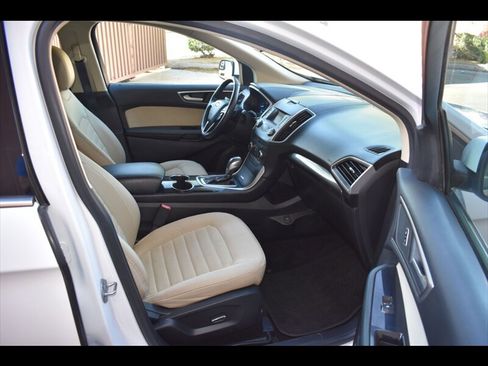 Used 2016 Ford Edge SEL image 32