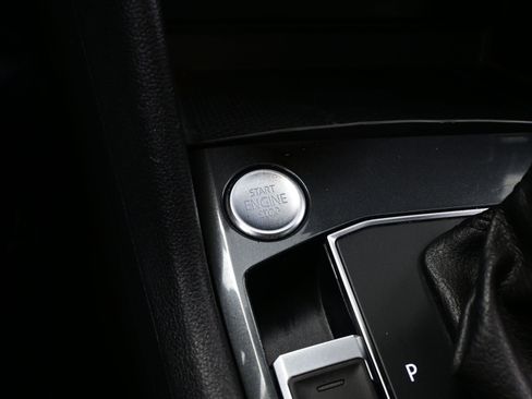 Used 2020 Volkswagen Tiguan SE image 22