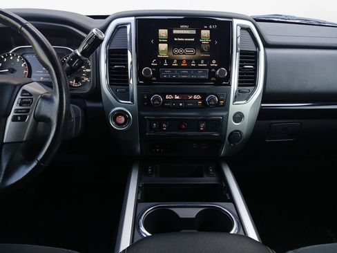 Used 2021 Nissan Titan SV w/ SV Convenience Package RWD image 3