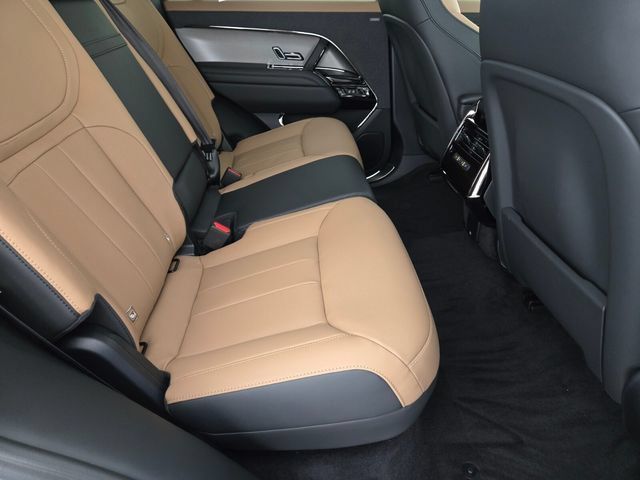 New 2026 Land Rover Range Rover Sport Dynamic SE AWD/4WD image 17