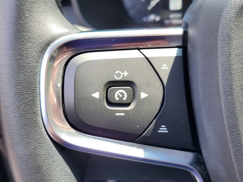 Used 2019 Volvo XC40 T5 Momentum AWD/4WD image 23