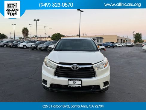 Used 2015 Toyota Highlander LE FWD image 2