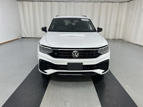 Certified 2022 Volkswagen Tiguan SE R-Line AWD/4WD image 3