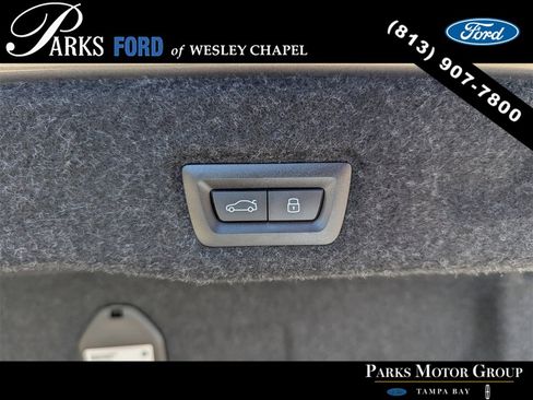 Used 2025 BMW 530i xDrive w/ Premium Package image 10