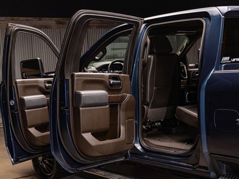 Used 2022 GMC Sierra 3500 Denali w/ Denali Ultimate Package image 29