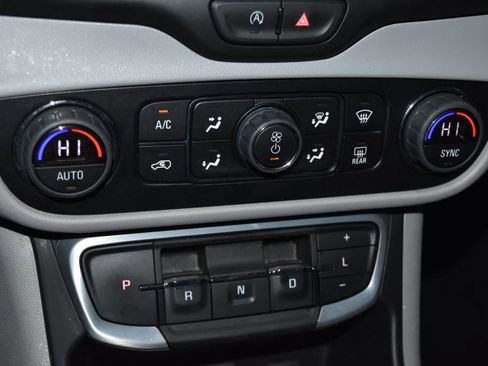 Used 2024 GMC Terrain SLT image 14