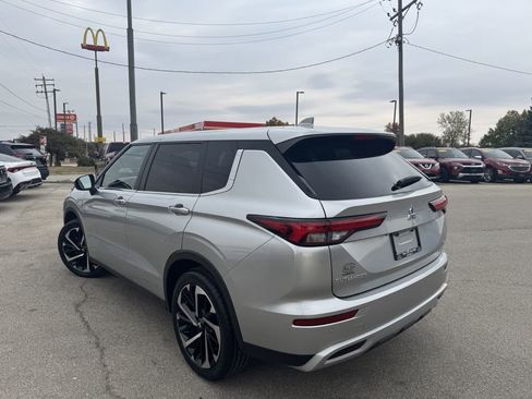 Used 2022 Mitsubishi Outlander SE image 5