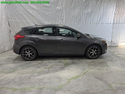 Used 2017 Ford Focus SEL w/ Cold Weather Package FWD image 14