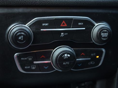 Used 2016 Dodge Charger R/T image 12