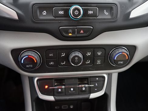 Used 2022 GMC Terrain SLE w/ Driver Convenience Package image 16