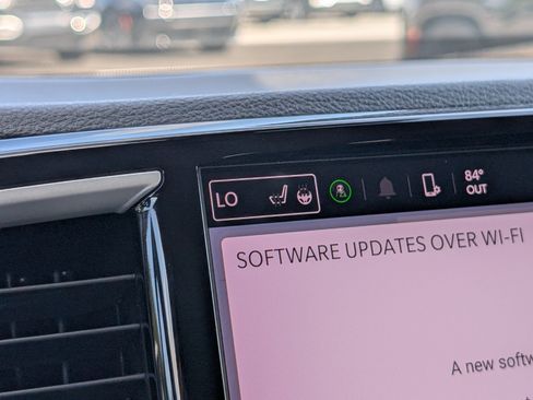Used 2023 Chrysler Pacifica Touring-L FWD image 17
