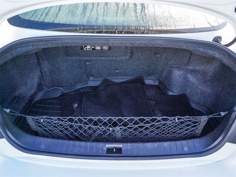 Used 2016 INFINITI Q50 Hybrid w/ Technology Package image 24