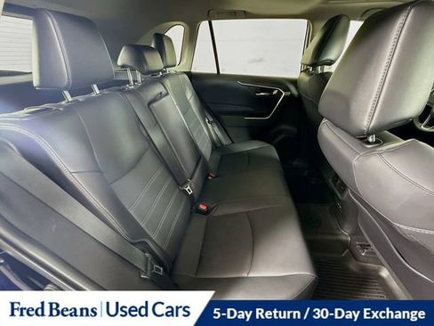 Used 2022 Toyota RAV4 XLE Premium image 27